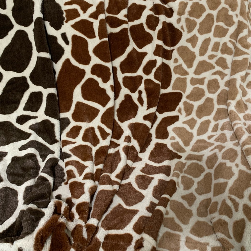 Ombre animal giraffe faux fur throw jungle brown